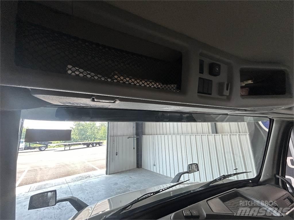 Volvo VNR64T300 Prime Movers