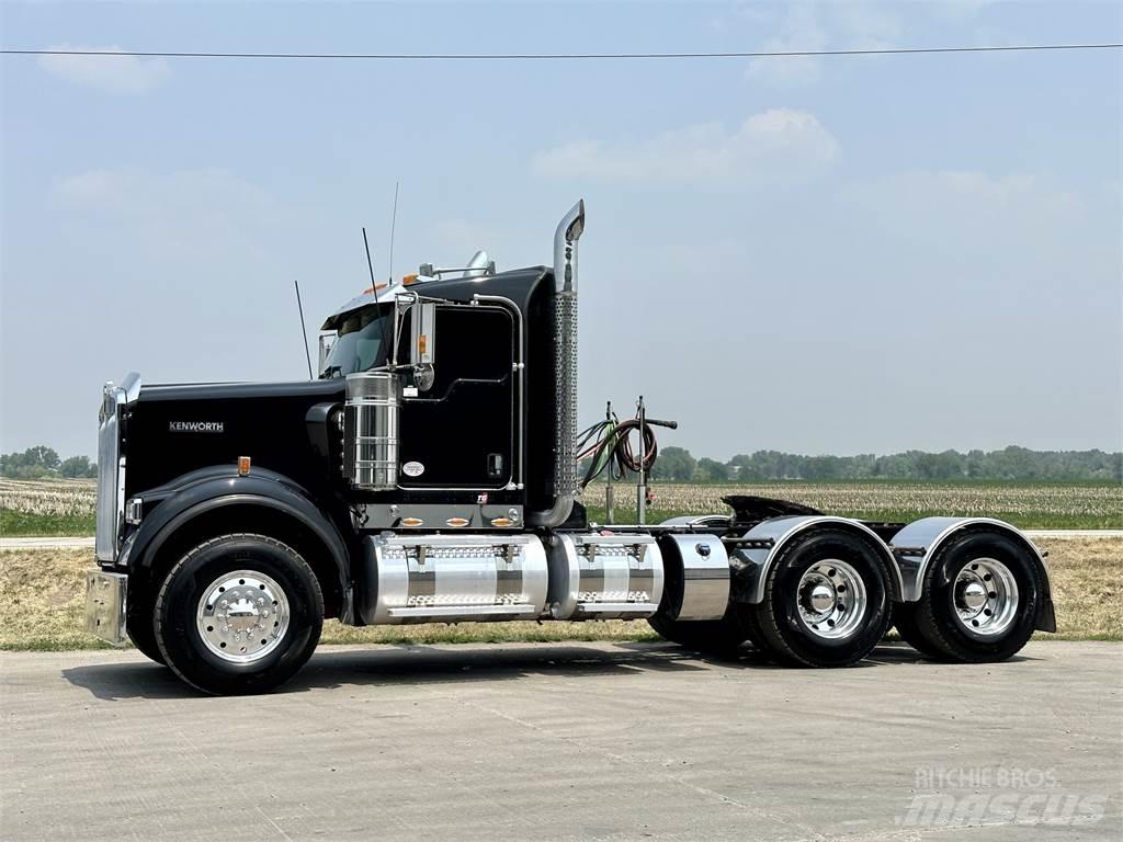 Kenworth W900 Prime Movers