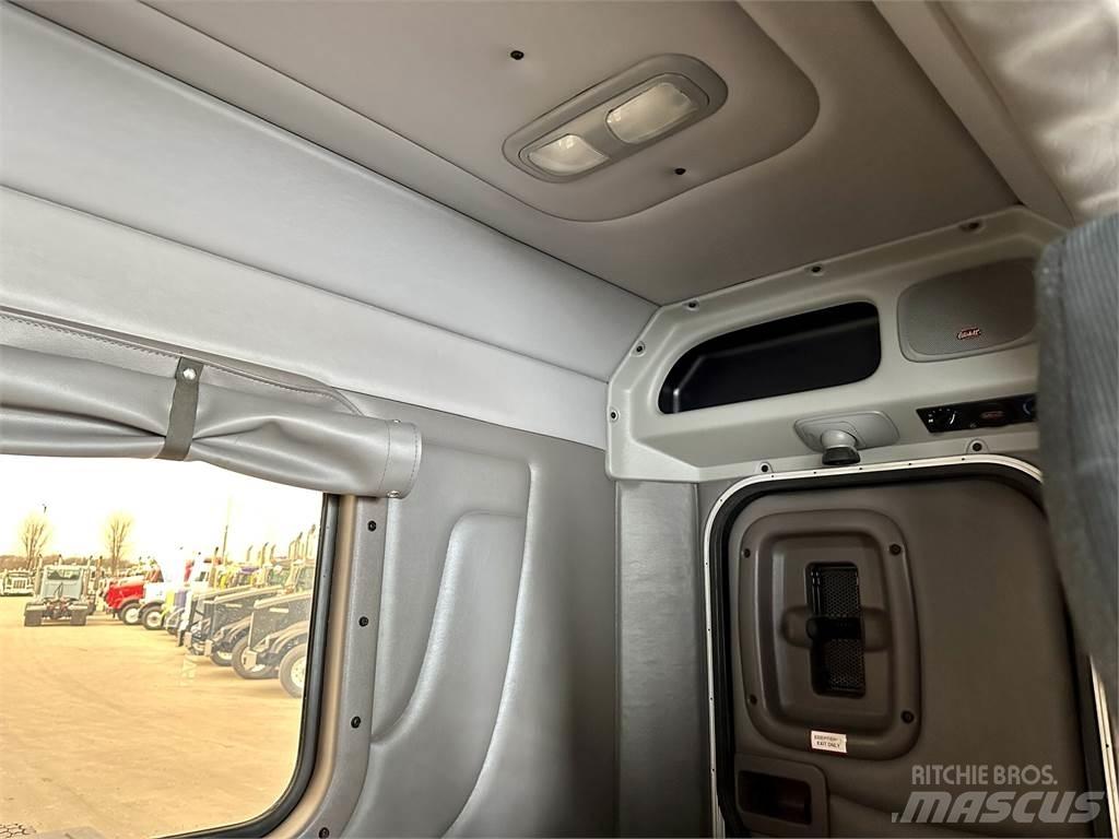 Peterbilt 389 Prime Movers