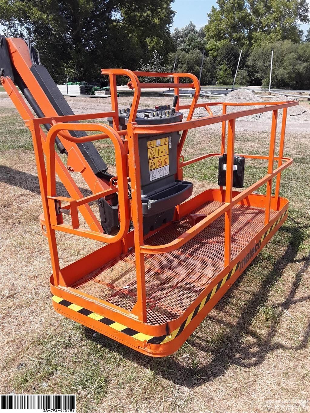 JLG 660SJ Articulated boom lifts