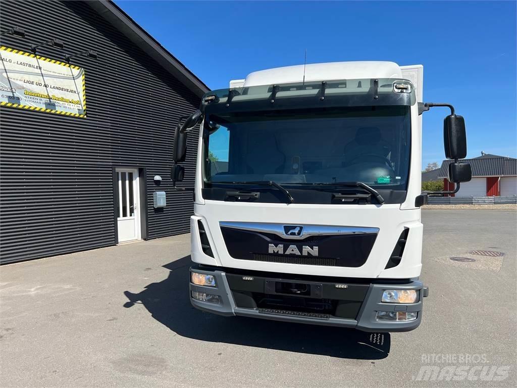 MAN TGL 12.220 Box trucks