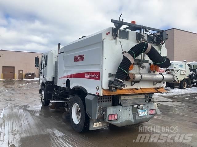 Autocar  Sweeper trucks