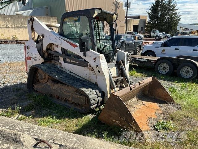 Bobcat T740 Skid steer loaders