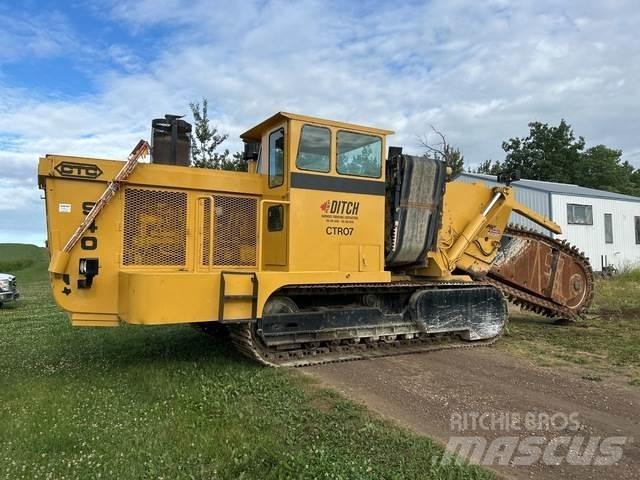  Capitol 940 Trenchers