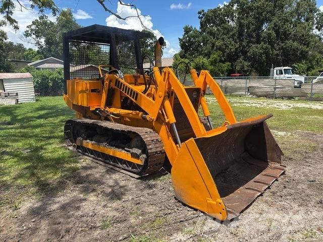 CASE 1 Crawler loaders