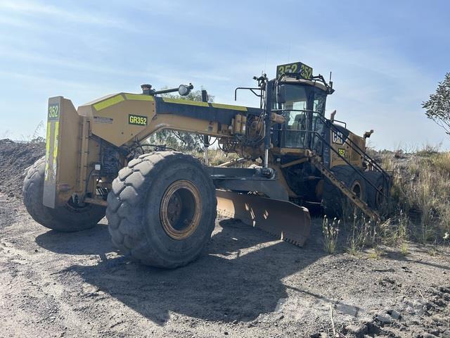 CAT 16M Graders