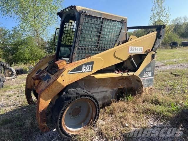 CAT 252B Skid steer loaders