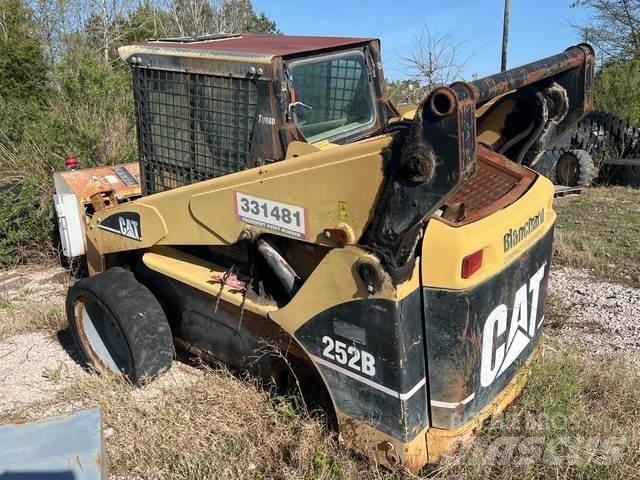 CAT 252B Skid steer loaders