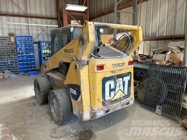 CAT 252B Skid steer loaders