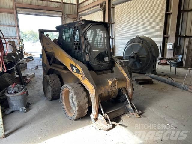 CAT 252B Skid steer loaders
