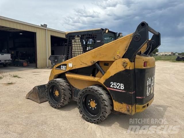 CAT 252B Skid steer loaders
