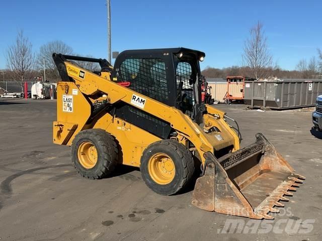 CAT 272D2 Skid steer loaders