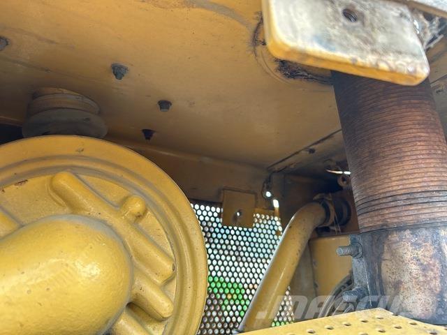 CAT 527 Crawler dozers