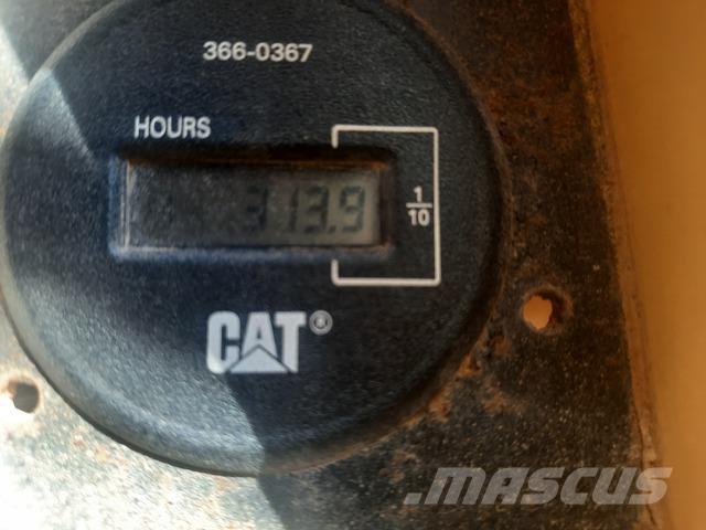 CAT 572G Pipelayer dozers