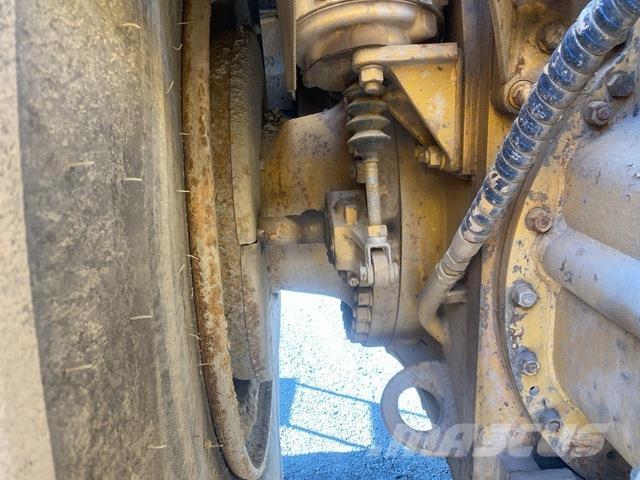 CAT 651 Water bowser