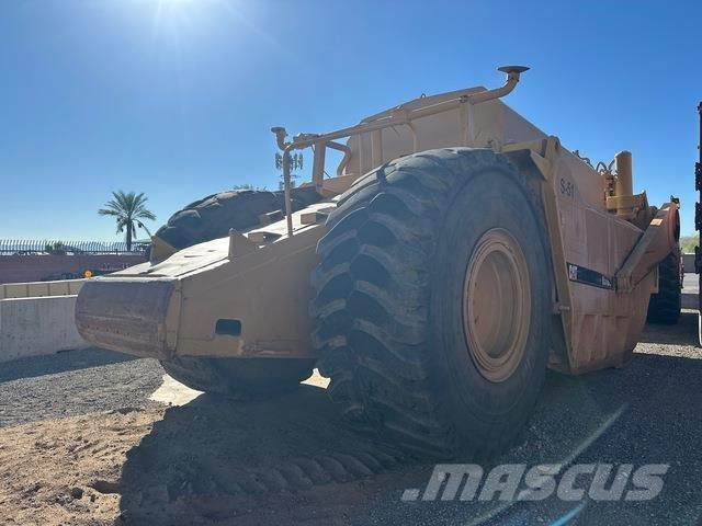 CAT 651B Water bowser