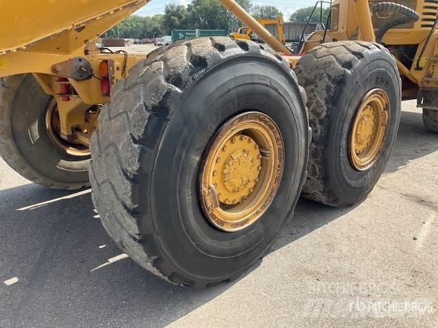 CAT 725 Articulated Haulers
