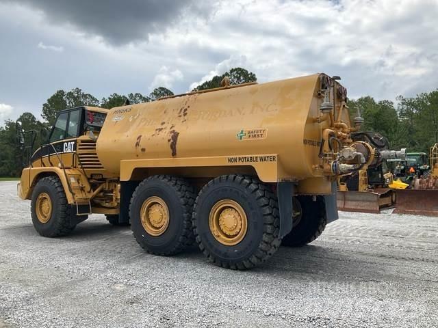 CAT 725 Water bowser