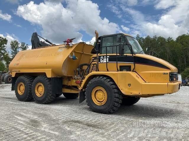 CAT 725 Water bowser