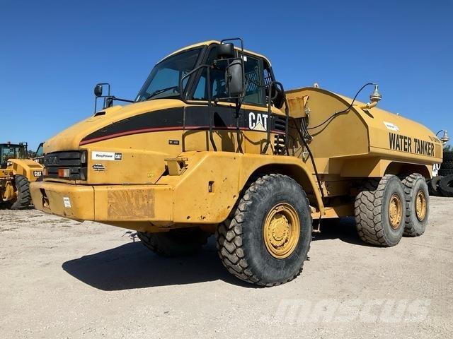 CAT 725 Water bowser