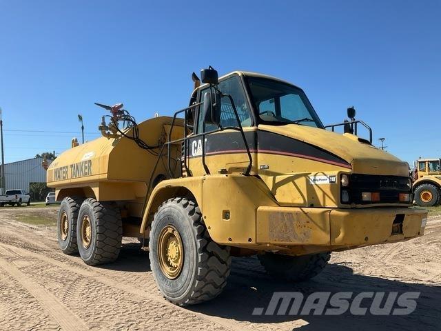 CAT 725 Water bowser