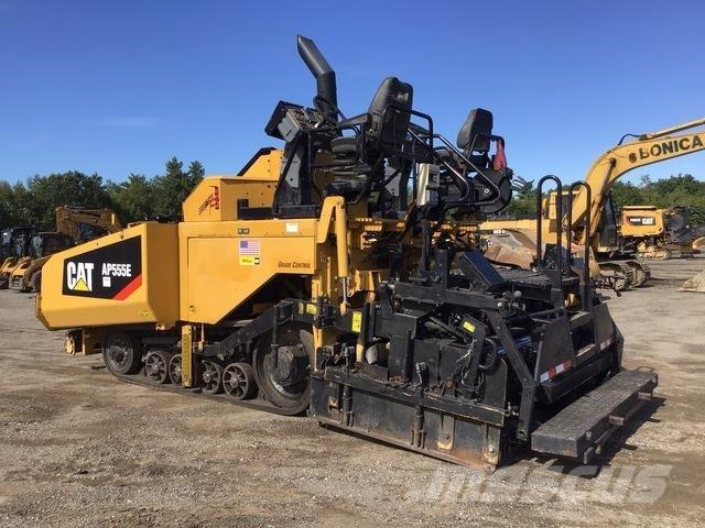 CAT AP555E Asphalt pavers