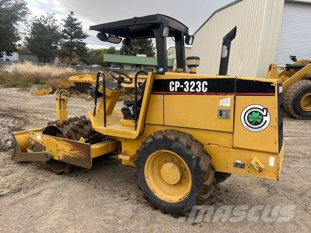 CAT CP-323C Single drum rollers