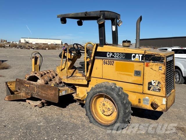 CAT CP-323C Single drum rollers
