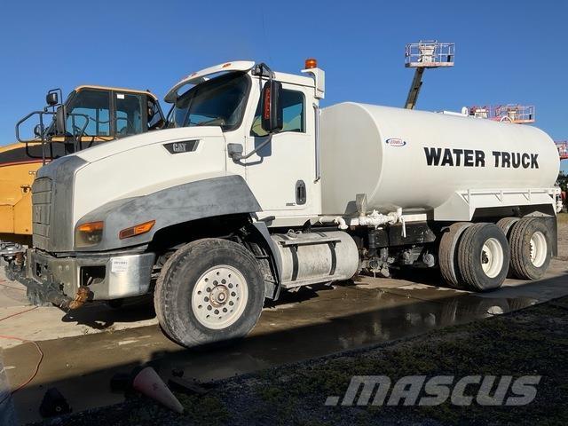 CAT CT660S Water bowser