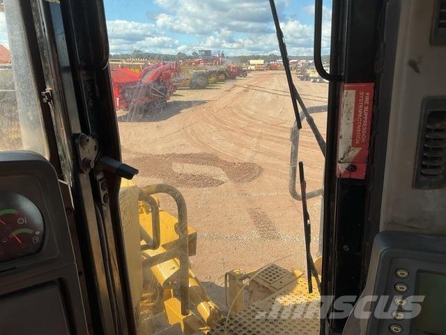 CAT D10T Crawler dozers