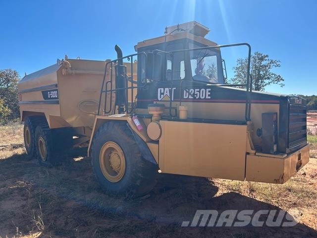 CAT D250E Water bowser