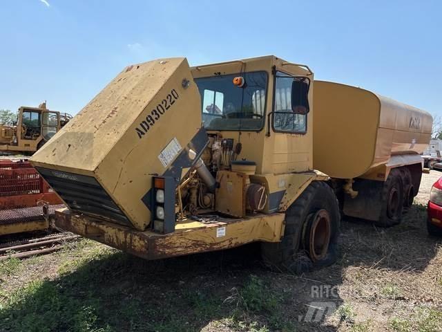 CAT D300D Water bowser