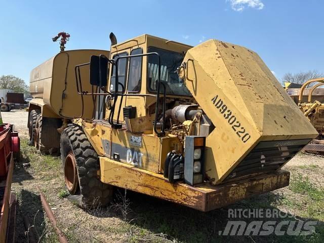 CAT D300D Water bowser