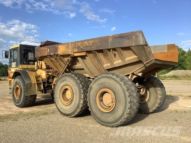 CAT D400E Articulated Haulers