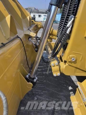 CAT D8GC Crawler dozers