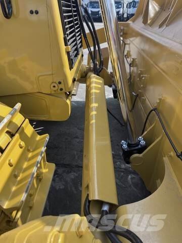 CAT D8T Crawler dozers