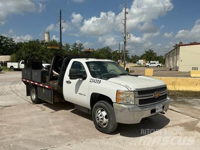 Chevrolet 3500 Flatbed / Dropside trucks