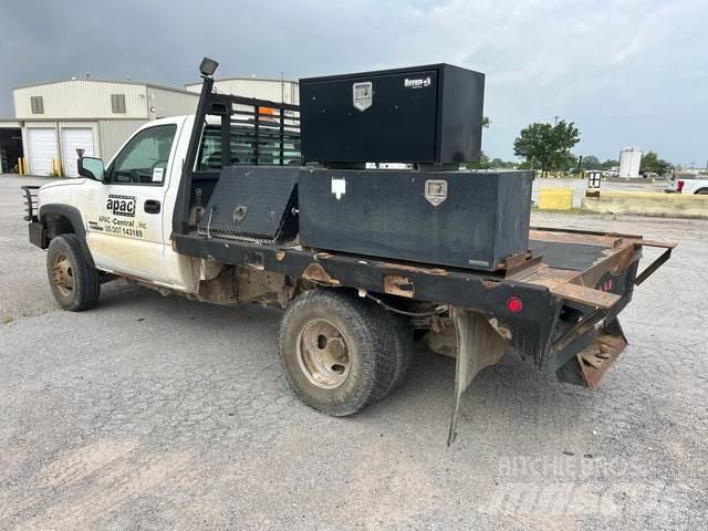 Chevrolet 3500 Flatbed / Dropside trucks