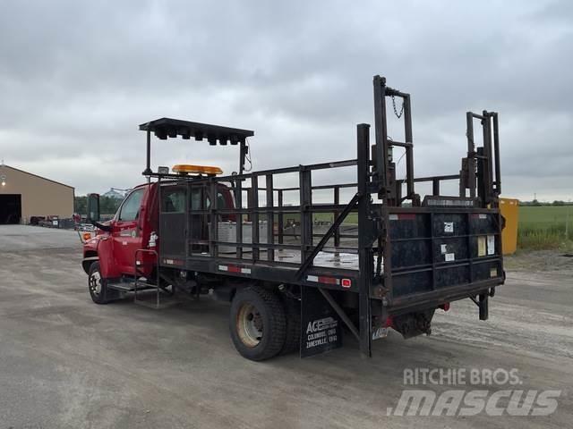 Chevrolet 5500 Flatbed / Dropside trucks