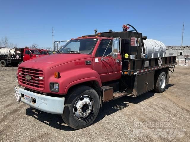 Chevrolet 7500 Flatbed / Dropside trucks