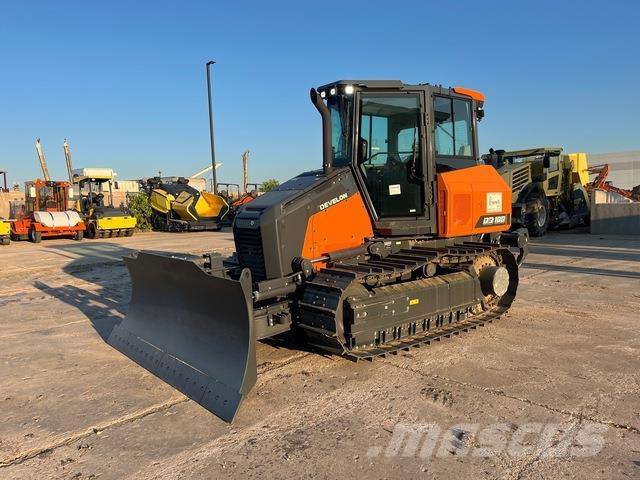 Develon DD100 Crawler dozers