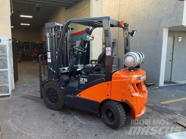 Doosan G25E-7 Other