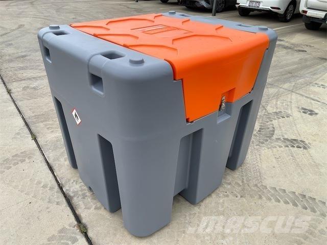  EXEQ DD980 Fuel and additive tanks
