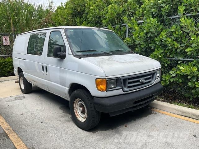 Ford E-350 Panel vans