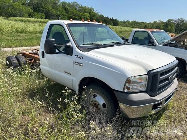 Ford F-350 Cabins and interior
