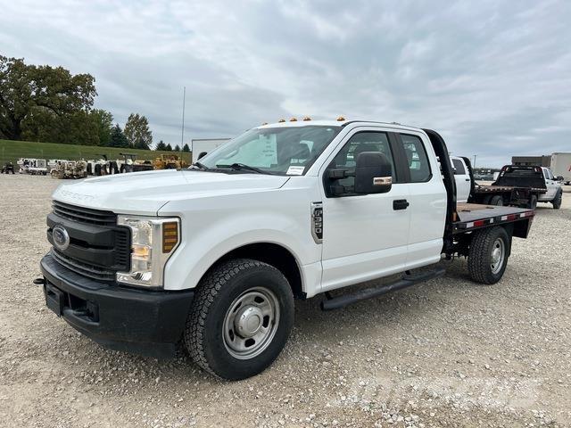 Ford F-350 Flatbed / Dropside trucks
