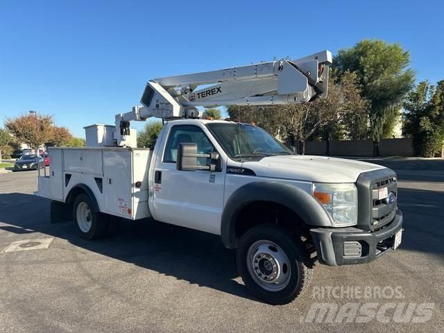 Ford F-550 Truck mounted platforms