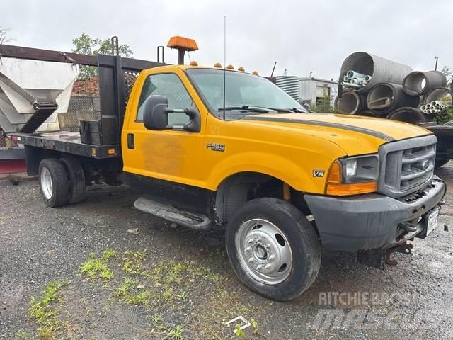 Ford F-550 Flatbed / Dropside trucks