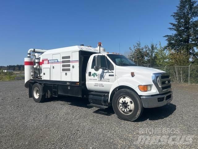 Ford F-650 Crawler excavators