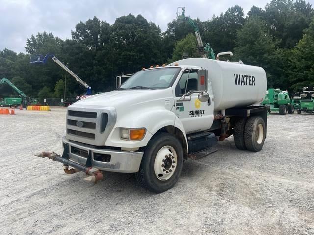 Ford F-650 Water bowser
